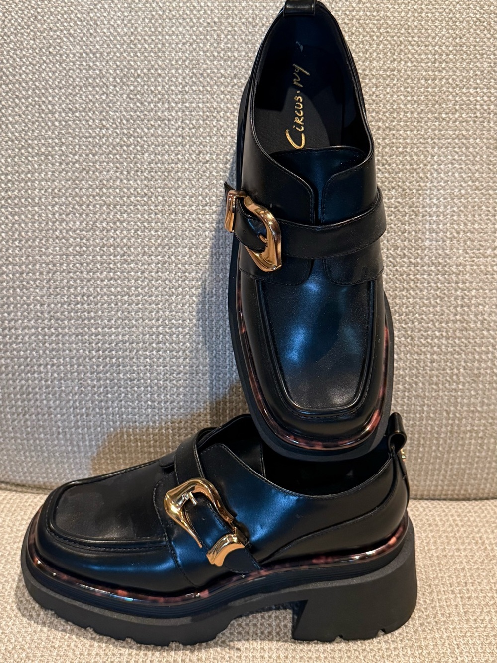 New Circus by Sam Edelman Sz 8.5 Platform Black Leather Platform w/Gold Buckle